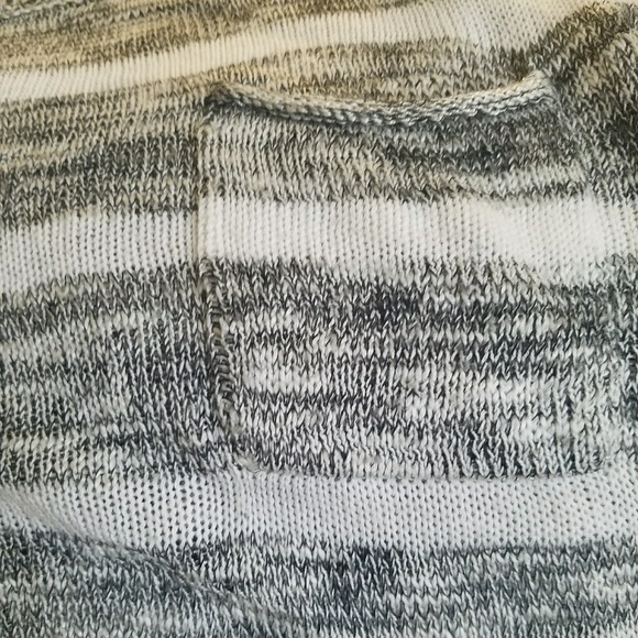 Gray and white spriped sweater - Picture 2 of 3